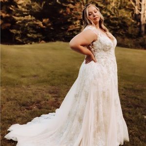 Size 22 ivory wedding dress
